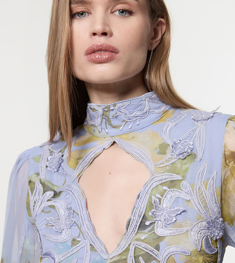 Petite Floral Applique Lace Pleated Woven Maxi Dress