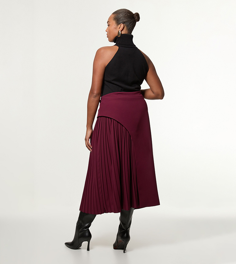 Curve Tailored Buckle Detail Pleated Midi Skirt