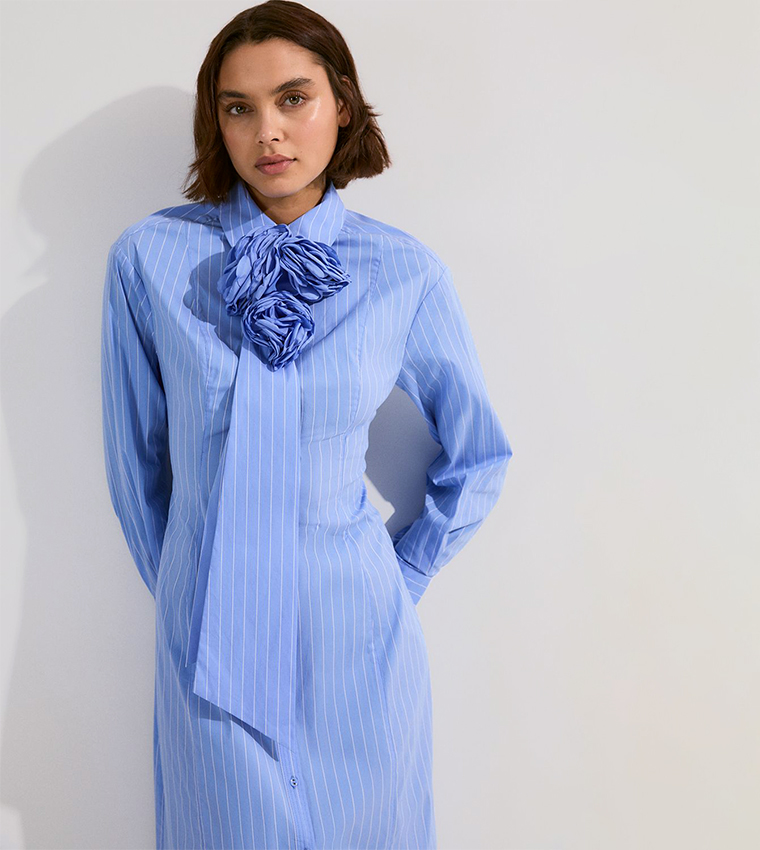 فستان ميدي مطاطي بخياطة متباينة