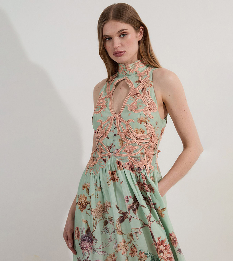 Petite Floral Appliqued Lace Maxi Dress