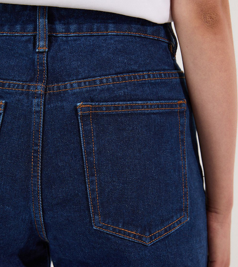 Rigid Mid Rise Straight Fit Jeans