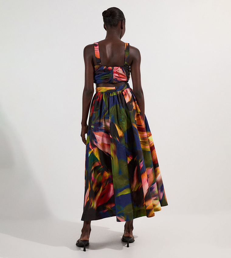 فستان ميداكسي تفتا بنقشة زهور مموهة