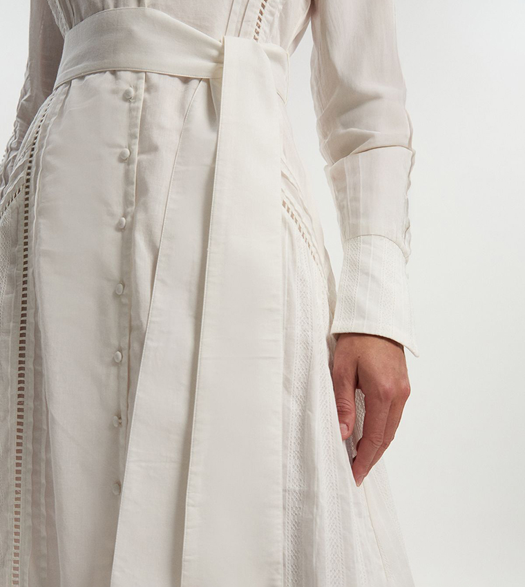 فستان ميدي بحواف دانتيل وكم طويل 