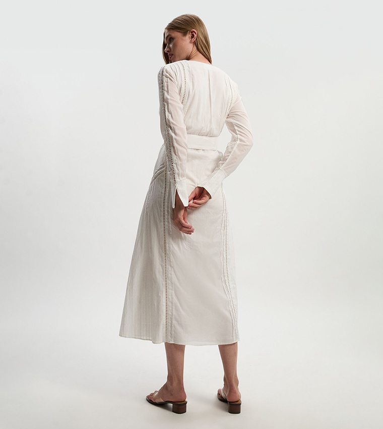 فستان ميدي بحواف دانتيل وكم طويل 