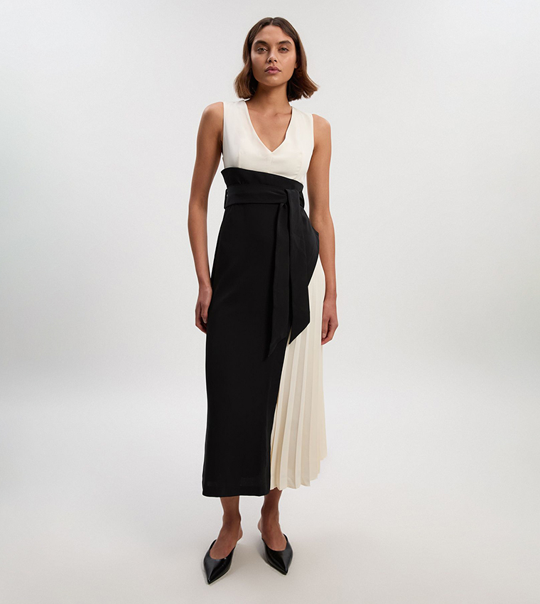 فستان ميدي بكسرات جانبية للمقاسات الصغيرة 