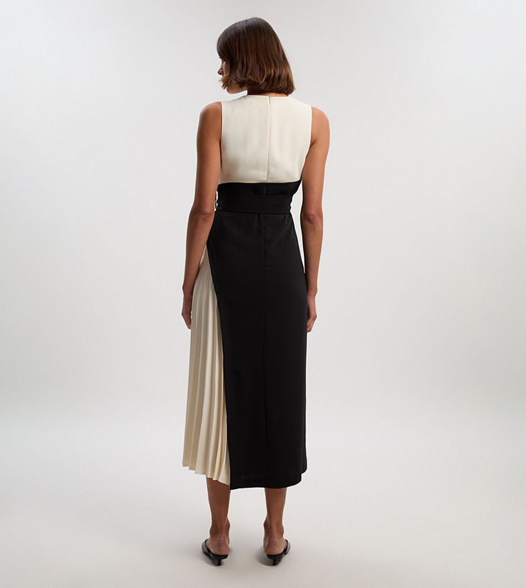 فستان ميدي بكسرات جانبية للمقاسات الصغيرة 