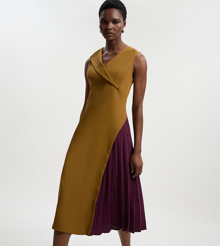 Soft Tailored Color Block Pleated Side Sleeveless Midi Dress