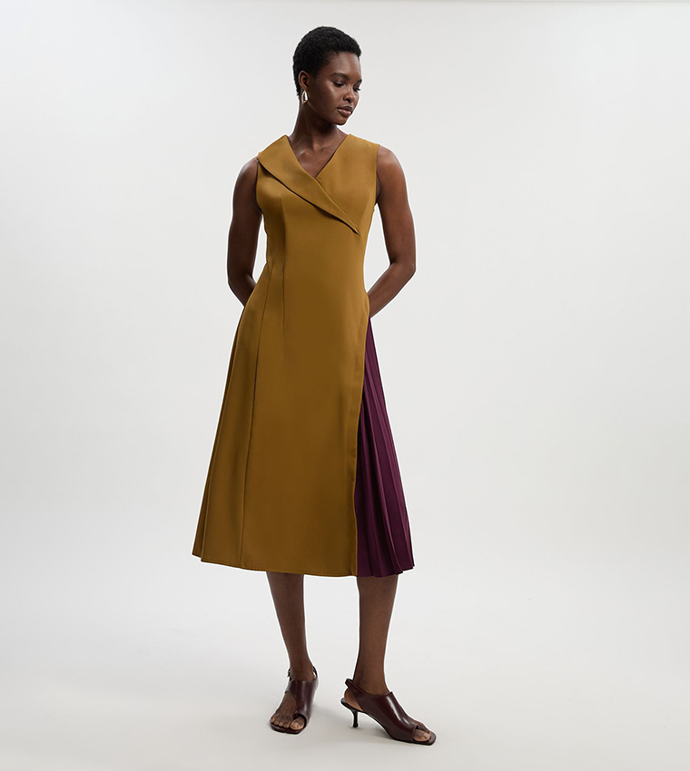 Soft Tailored Color Block Pleated Side Sleeveless Midi Dress