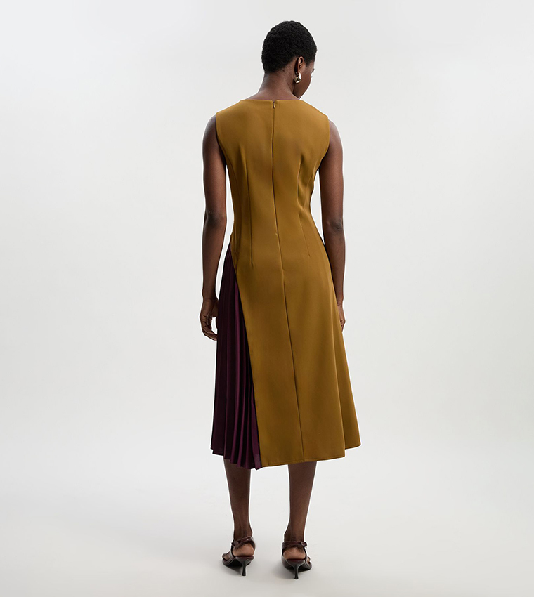 Soft Tailored Color Block Pleated Side Sleeveless Midi Dress