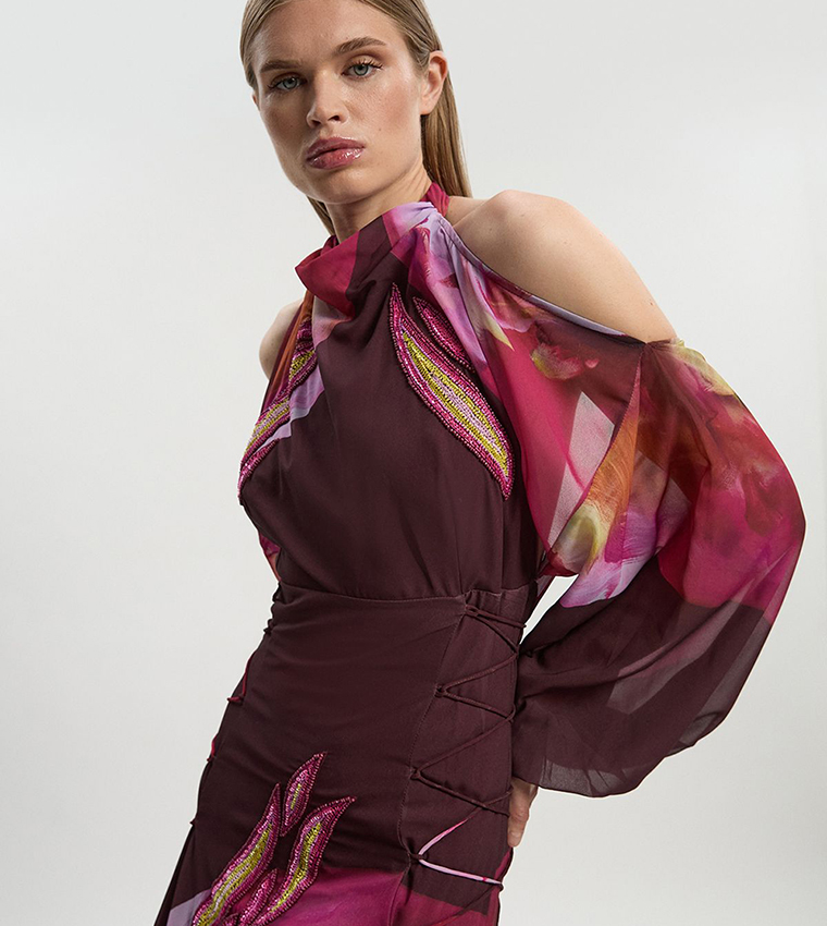 فستان ماكسي بأكتاف مكشوفة للمقاسات الصغيرة 