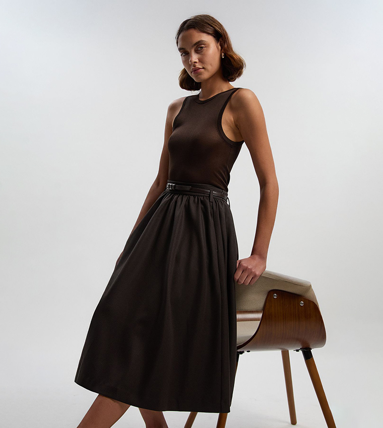 تنورة ميدي واسعة 