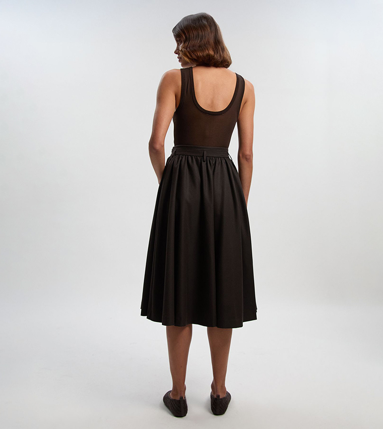 تنورة ميدي واسعة 