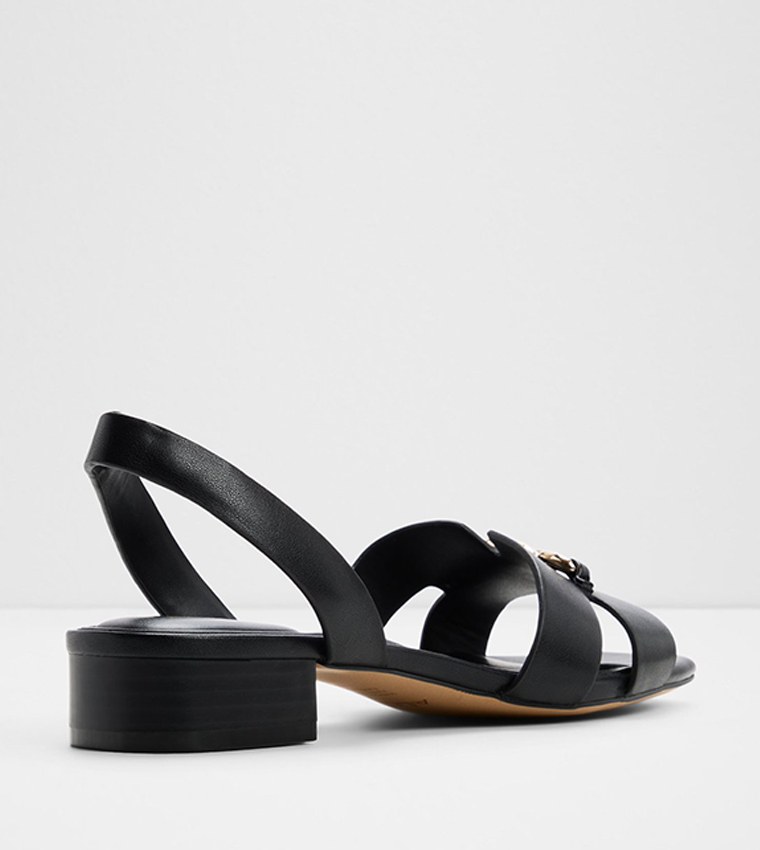 صندل بكعب عريض قصير 