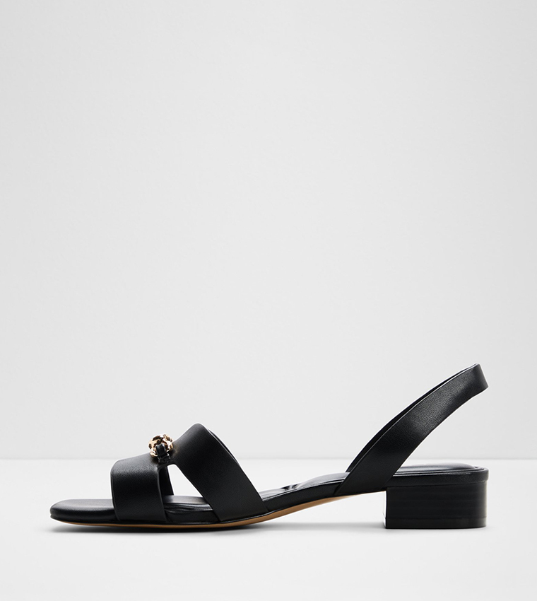 صندل بكعب عريض قصير 