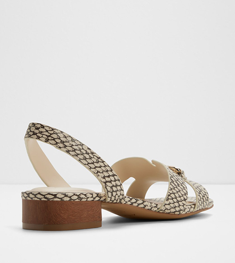 صندل بكعب عريض قصير 