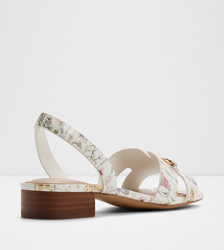 صندل بكعب عريض قصير 