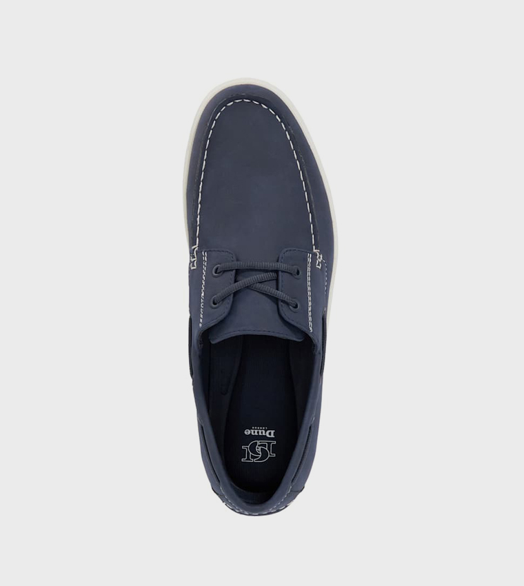 حذاء بمقدمة دائرية 