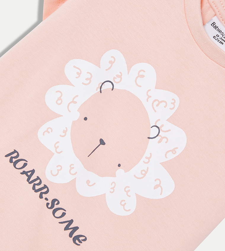 Graphic Print Short Sleeves T-Shirt