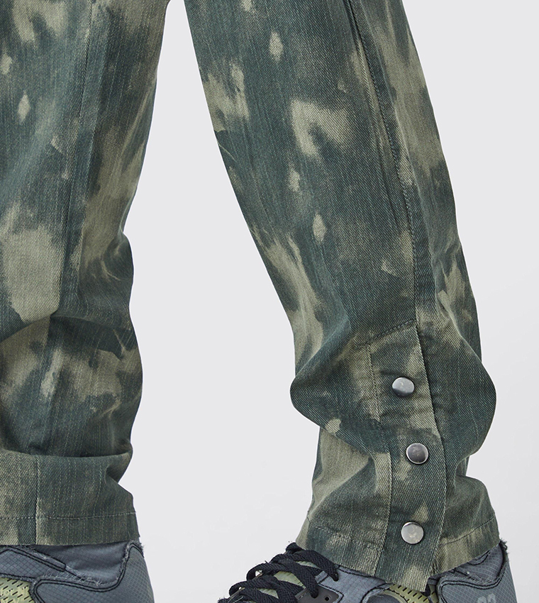 Popper Hem Camo Cargo Straight Fit Jeans