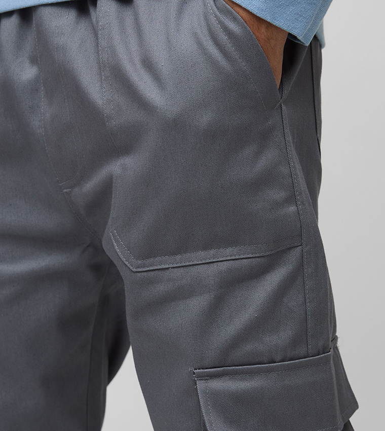 Mid Rise Cuffed Slim Fit Cargo Trousers