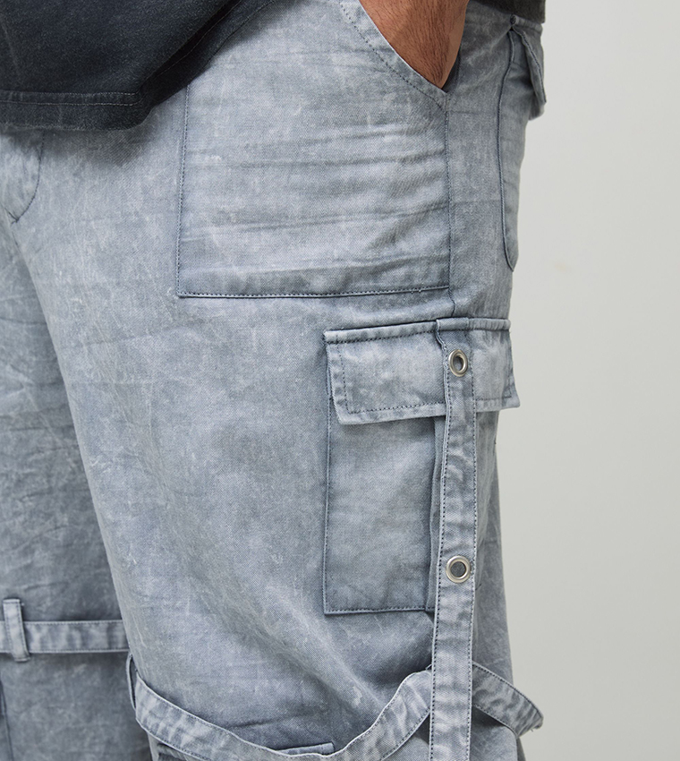Acid Wash Strappy Relaxed Fit Cargo Jeans