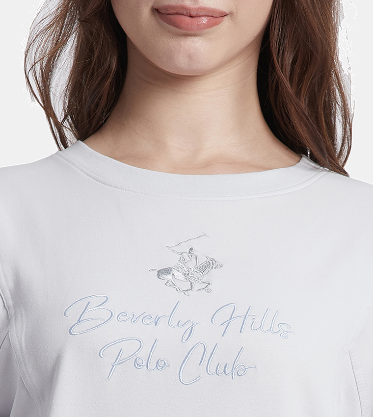 فستان بأكمام طويلة وتطريز العلامة التجارية