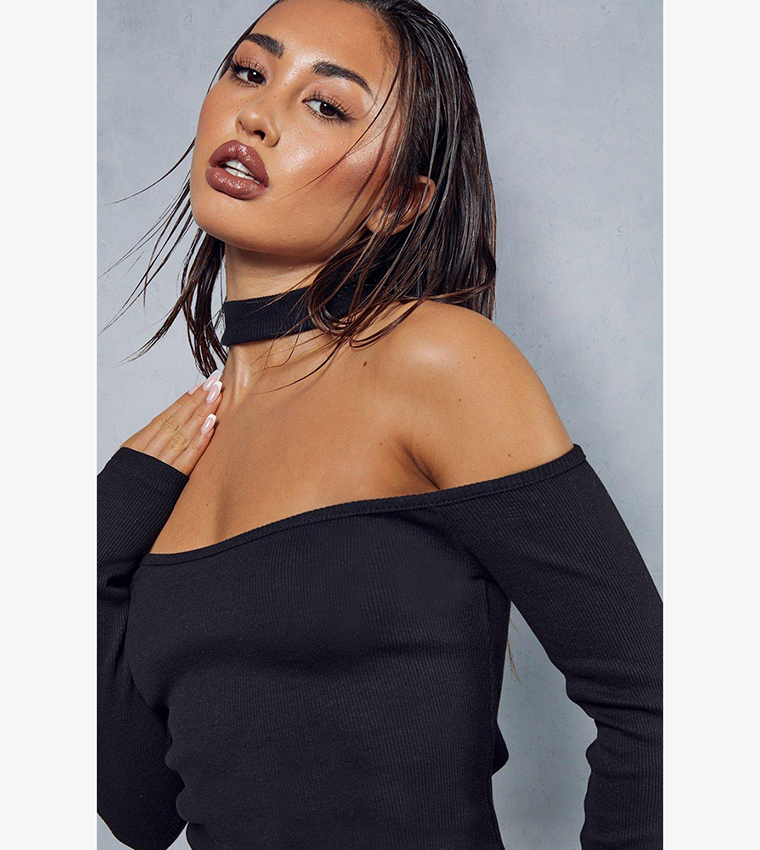 Off shoulder dress shop with choker necklace