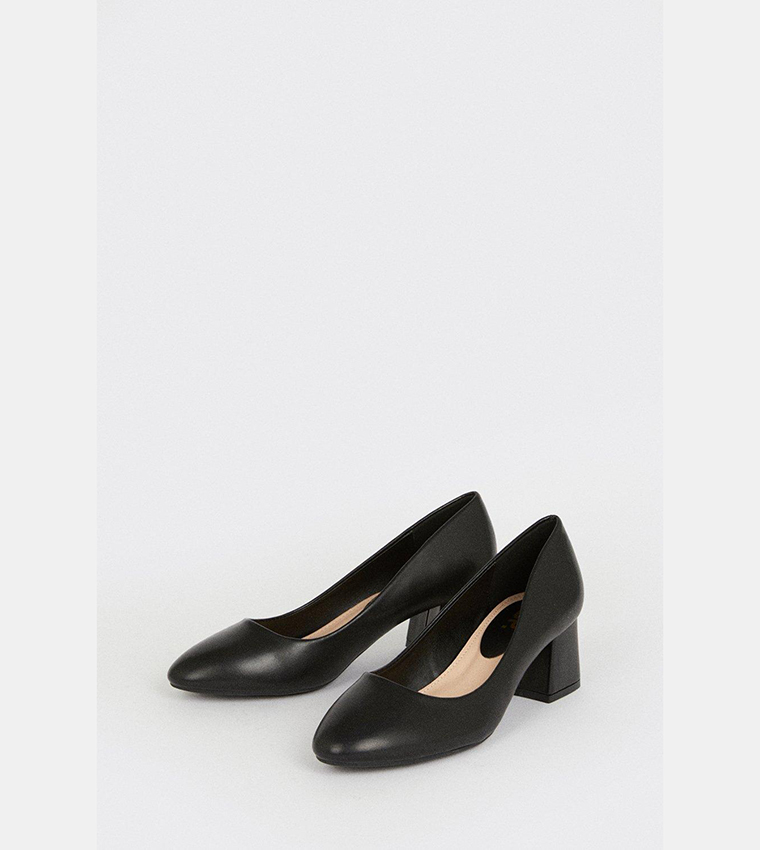 Black court clearance shoes round toe