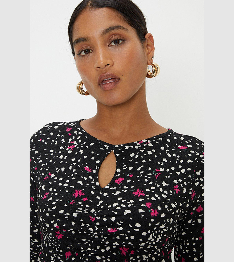 توب مجعد مزموم بأكمام منفوخة 