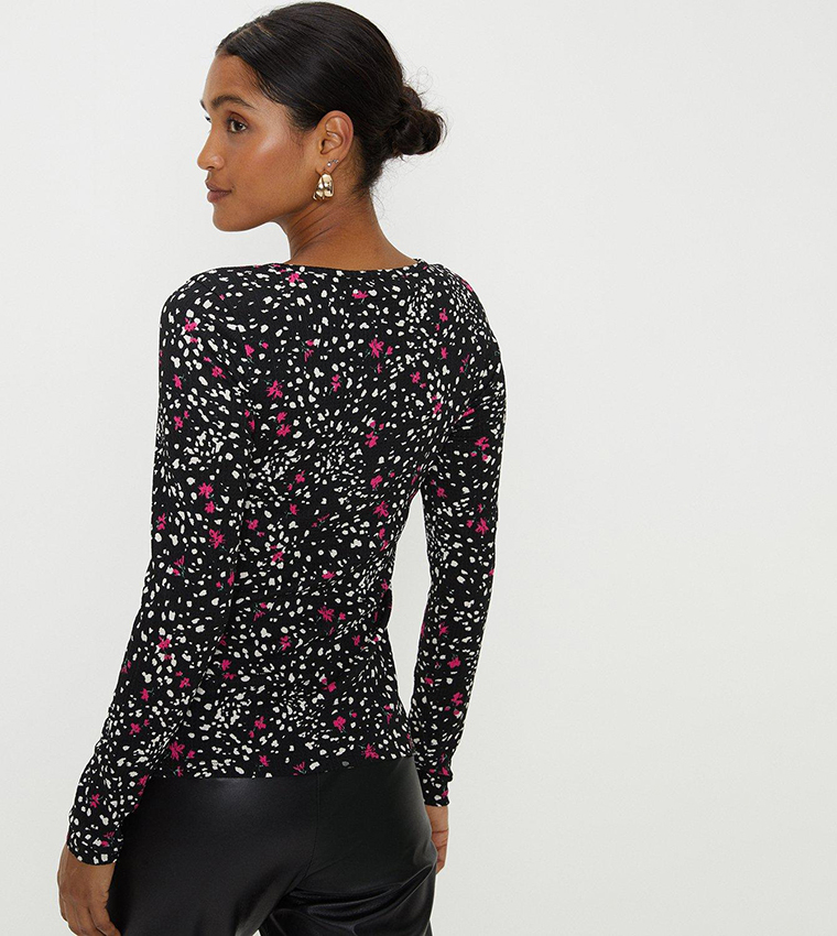 توب مجعد مزموم بأكمام منفوخة 