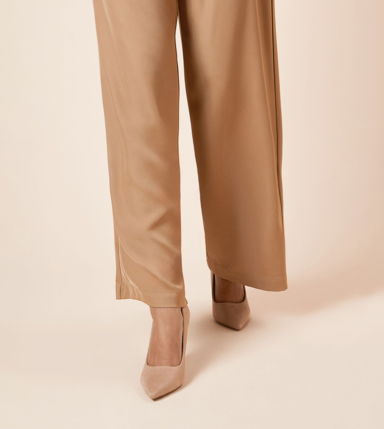 حذاء كعب بمقدمة مدببة 