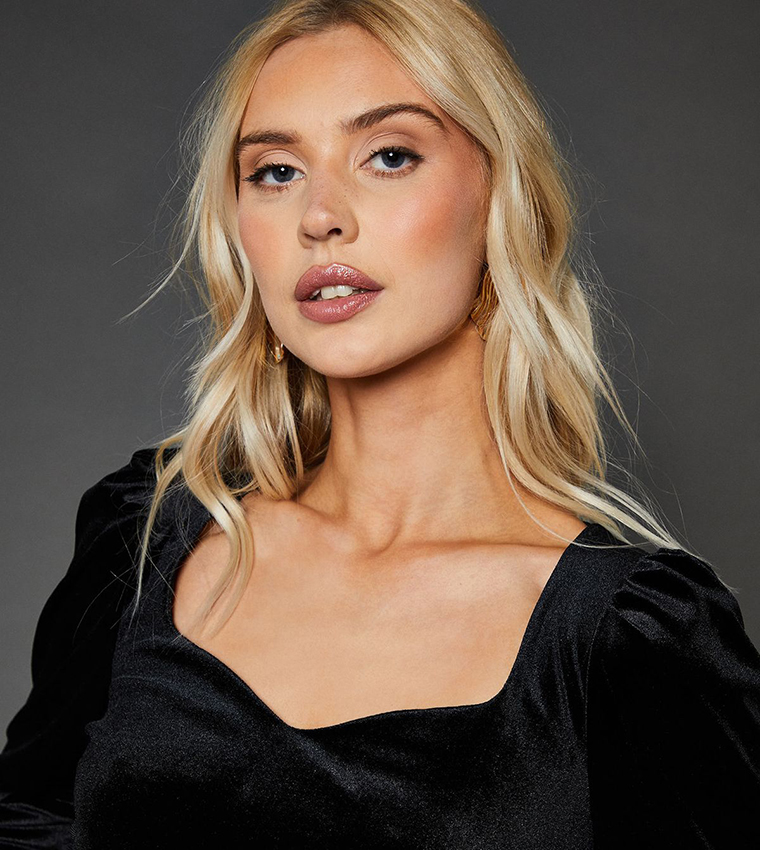 توب بياقة سويتهارت مخمل