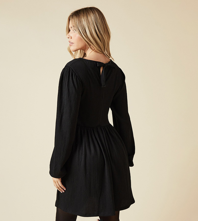 فستان ميني بأكمام طويلة ورباط خلفي