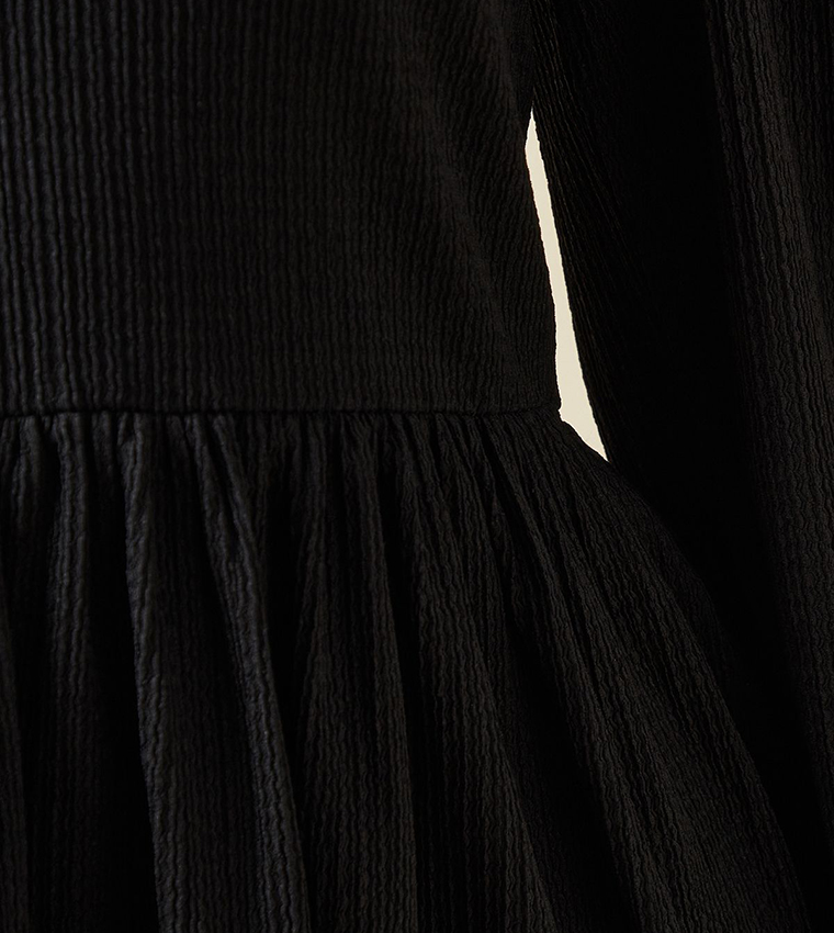 فستان ميني بأكمام طويلة ورباط خلفي