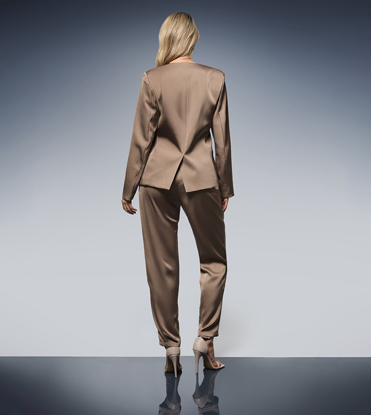 بليزر بياقة V 