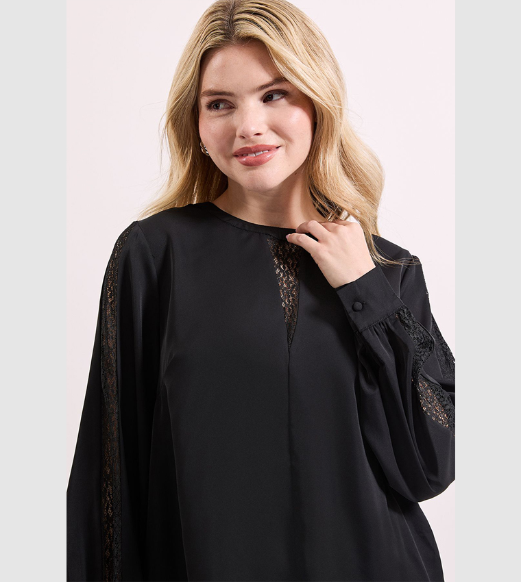 توب دانتيل بأكمام طويلة