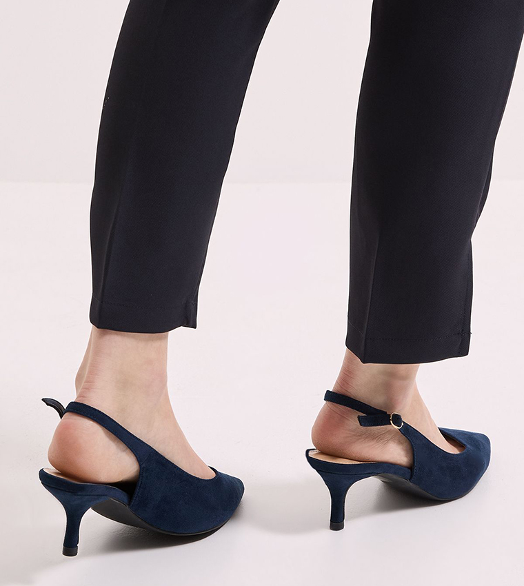 حذاء بكعب قطة وحزام خلفي 