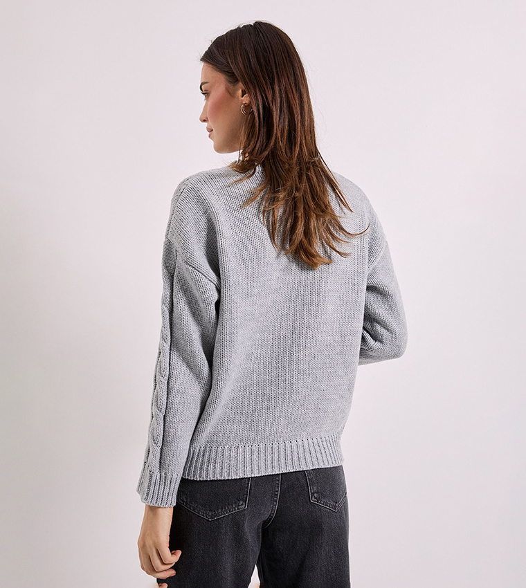 جمبر محبوك بقبة مستديرة