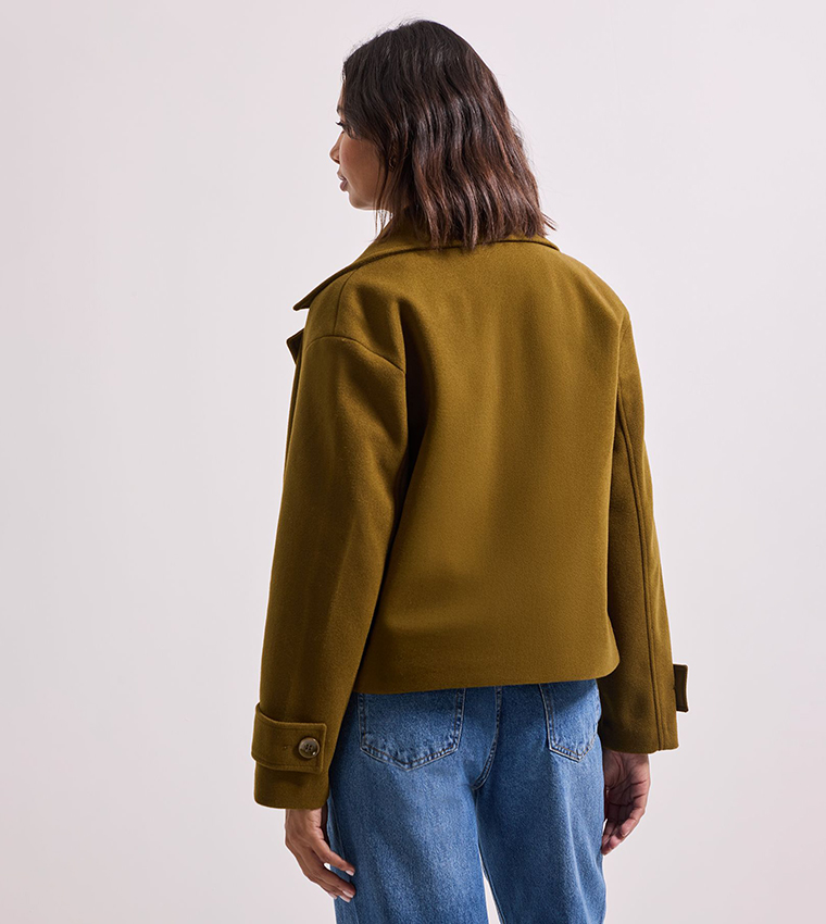 جاكيت بياقة عريضة 