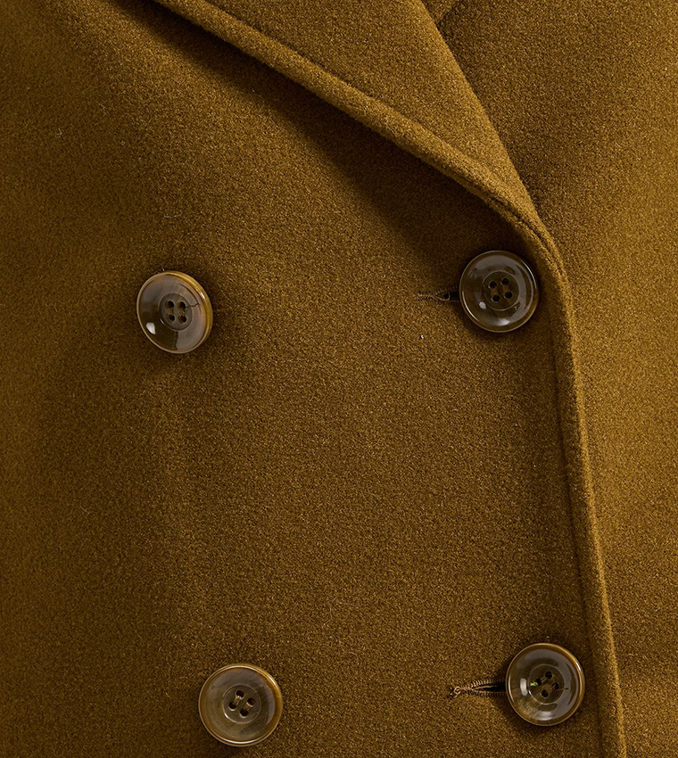 جاكيت بياقة عريضة 