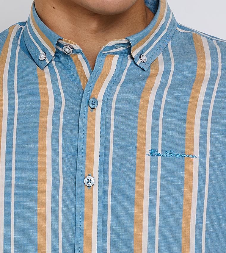 قميص قطن مخطط بياقة بأزرار