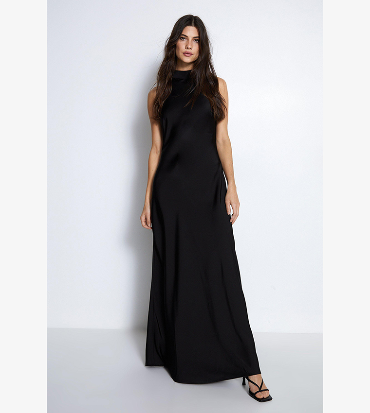 فستان بياقة هالتر