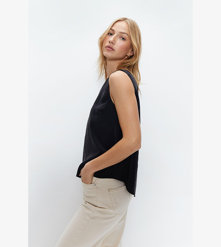 توب نسائي سادة من القماش المضلع بدون أكمام (قطعة واحدة)