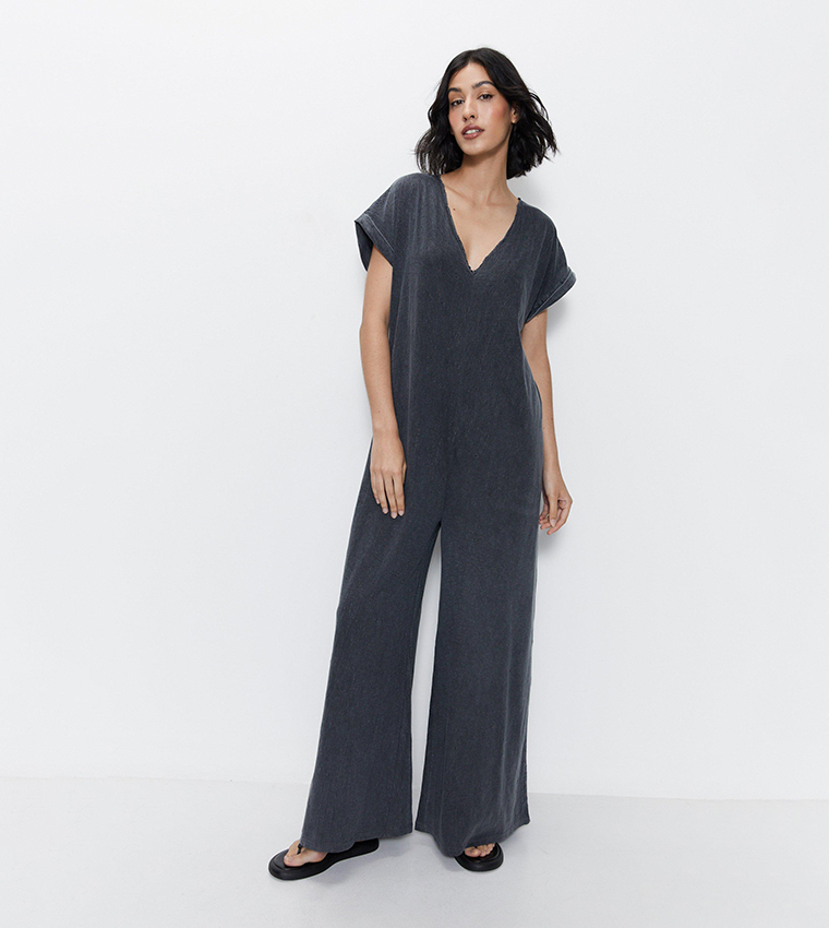 Buy Warehouse Relaxed V Neck Jumpsuit In Black 6thStreet Qatar