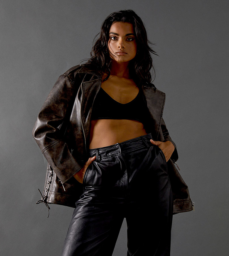 جاكيت جلد واسع 