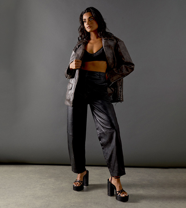 جاكيت جلد واسع 