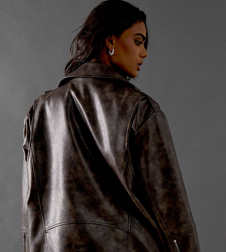 جاكيت جلد واسع 