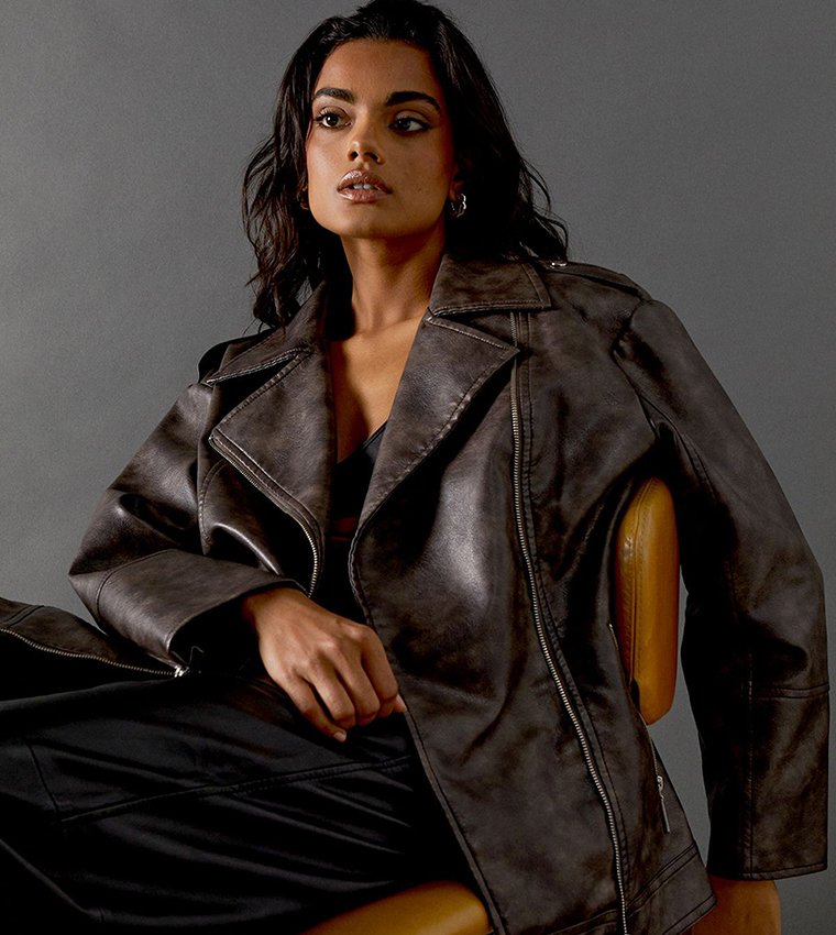 جاكيت جلد واسع 