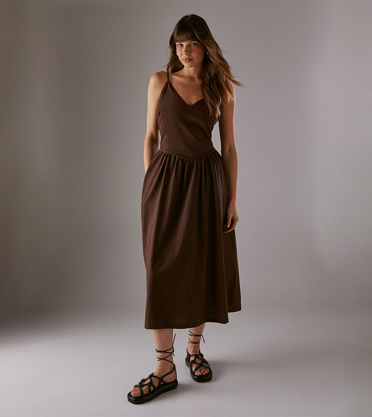 Buy Warehouse Linen Blend Plunge Neck Midi Dress In Brown | 6thstreet Qatar