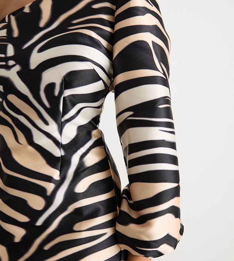 فستان ميني بكتف واحد كم باف بطبعة زيبرا